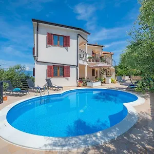  Apartment Klaudio